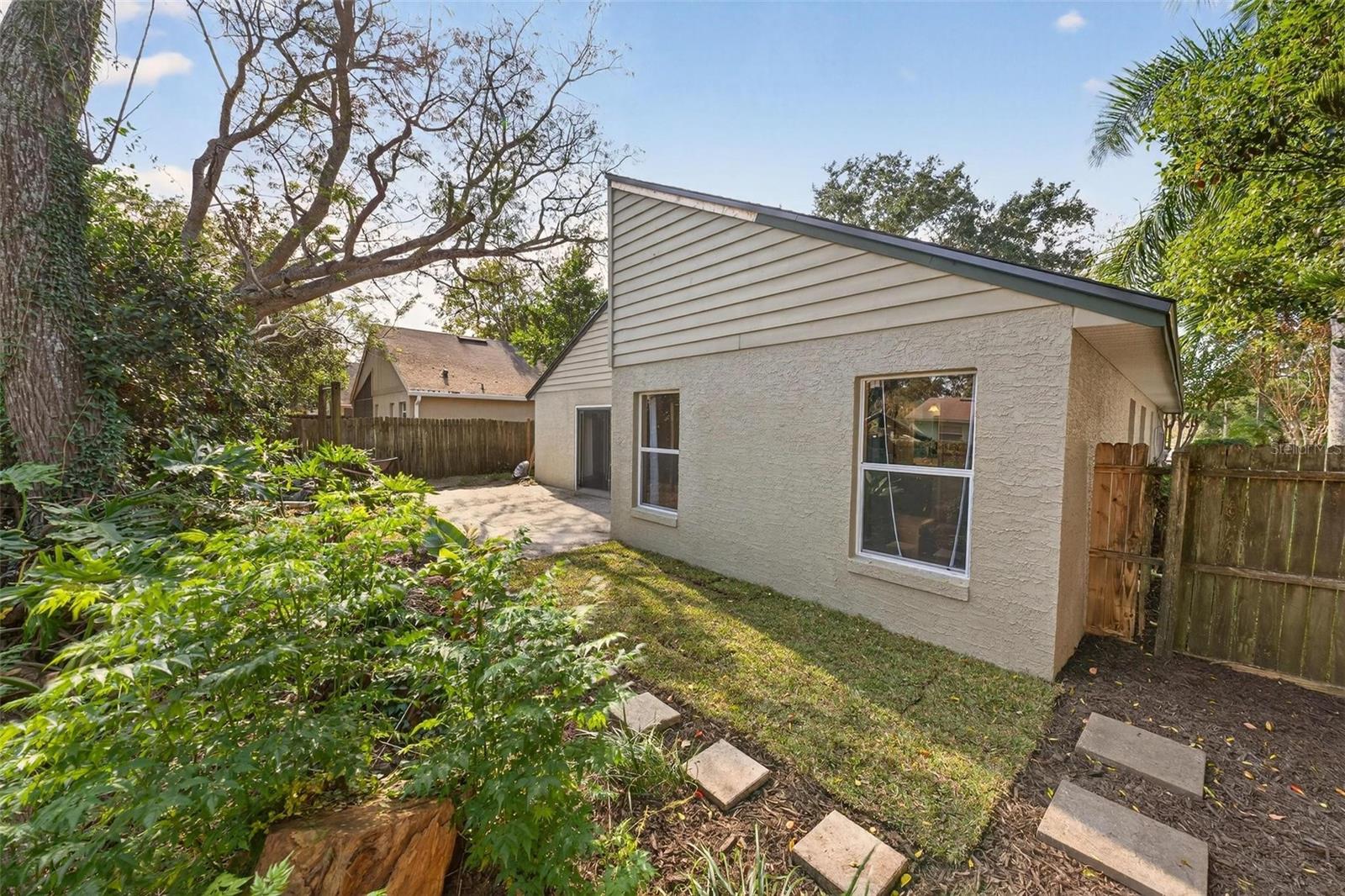 WHISPERING WINDS - Residential