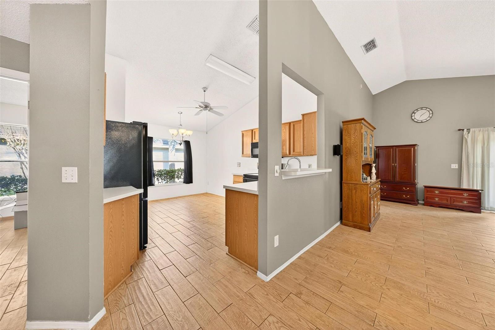 WHISPERING WINDS - Residential