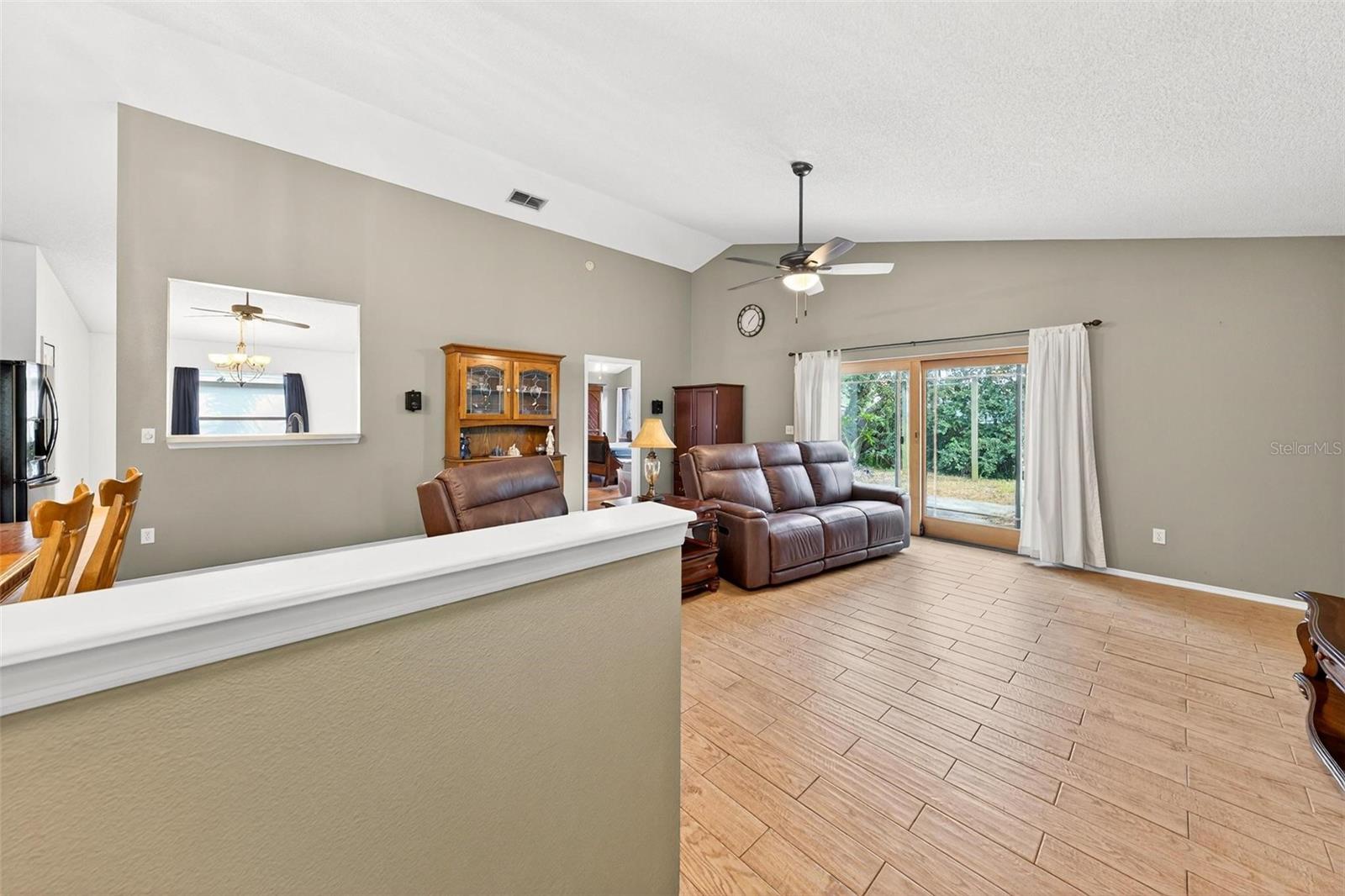 WHISPERING WINDS - Residential