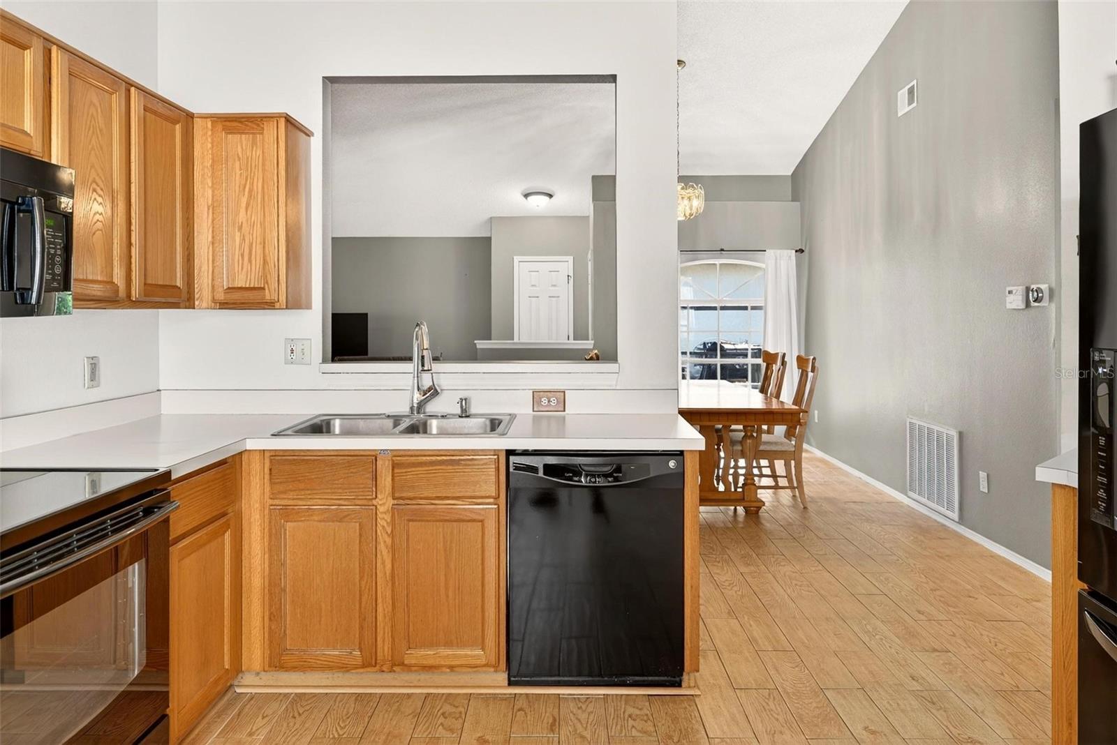 WHISPERING WINDS - Residential