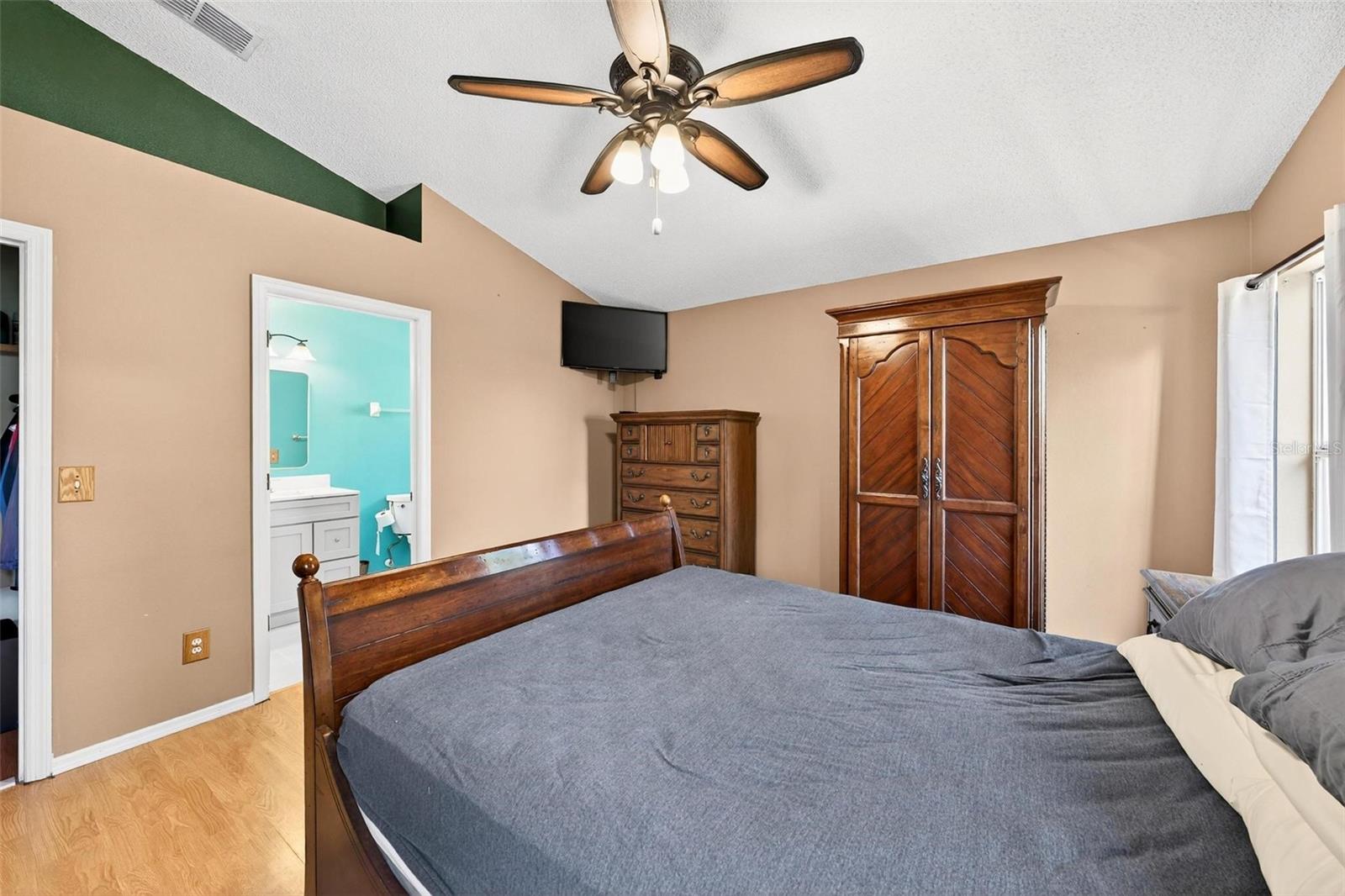 WHISPERING WINDS - Residential