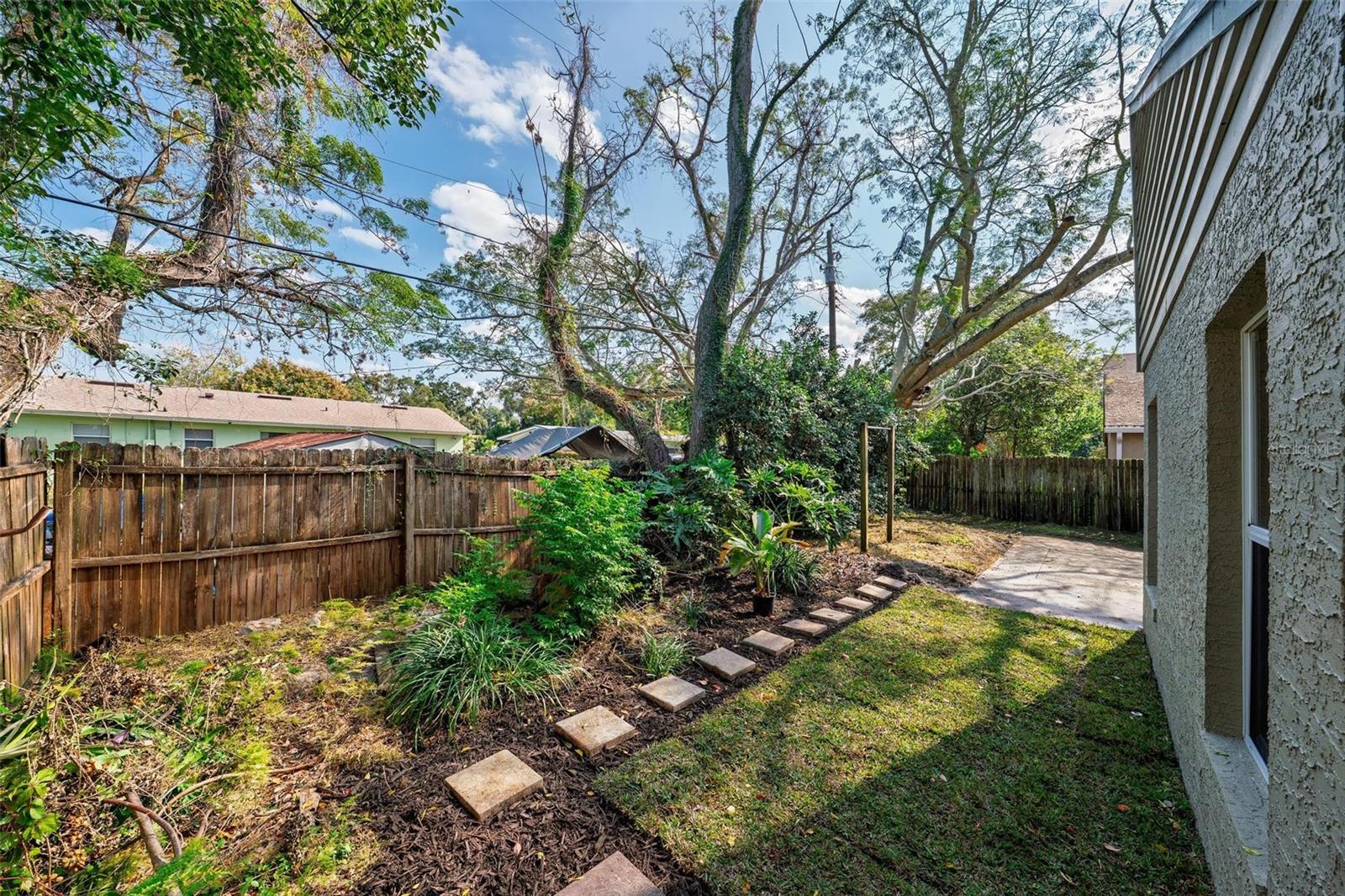 WHISPERING WINDS - Residential