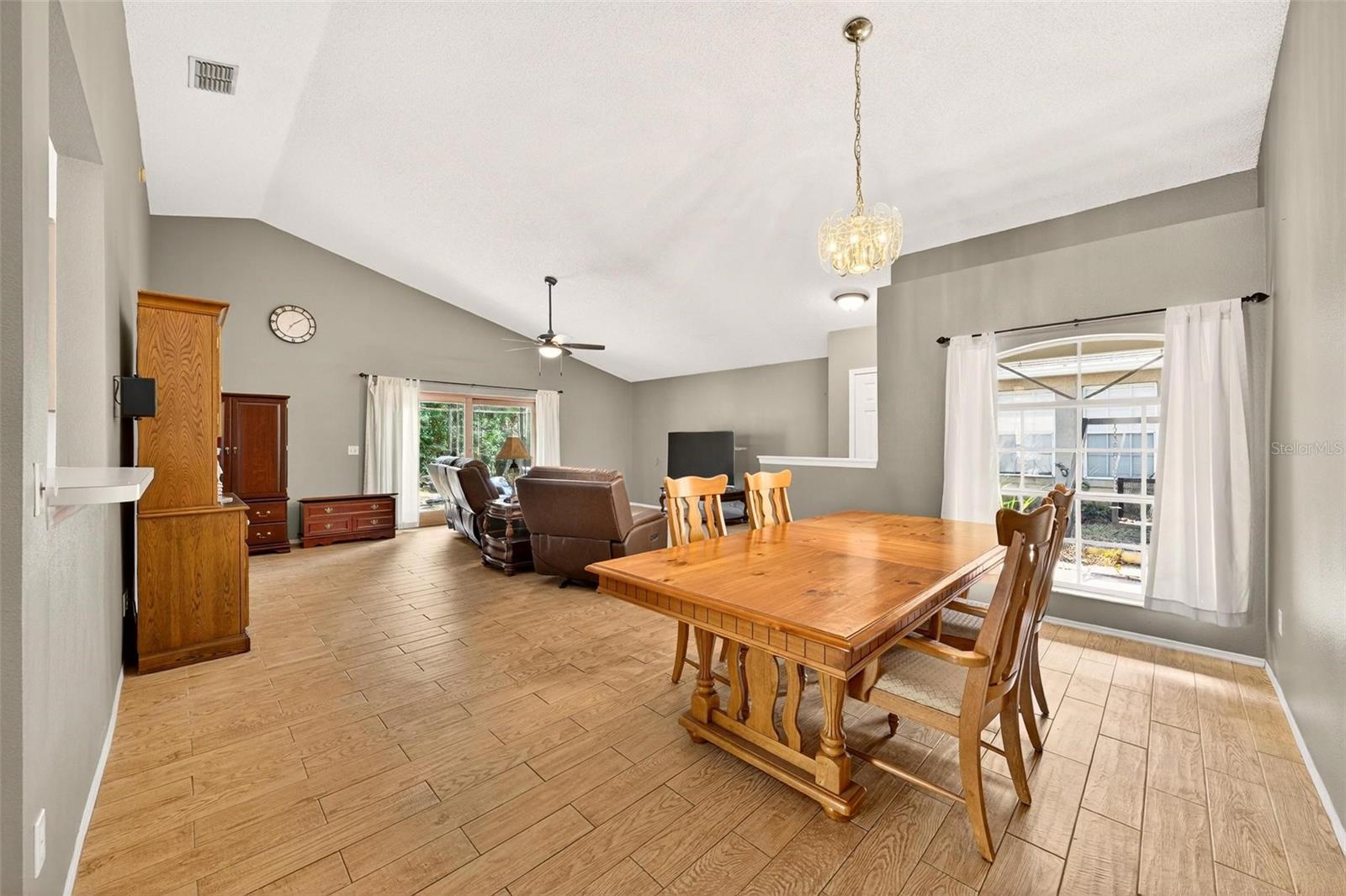 WHISPERING WINDS - Residential