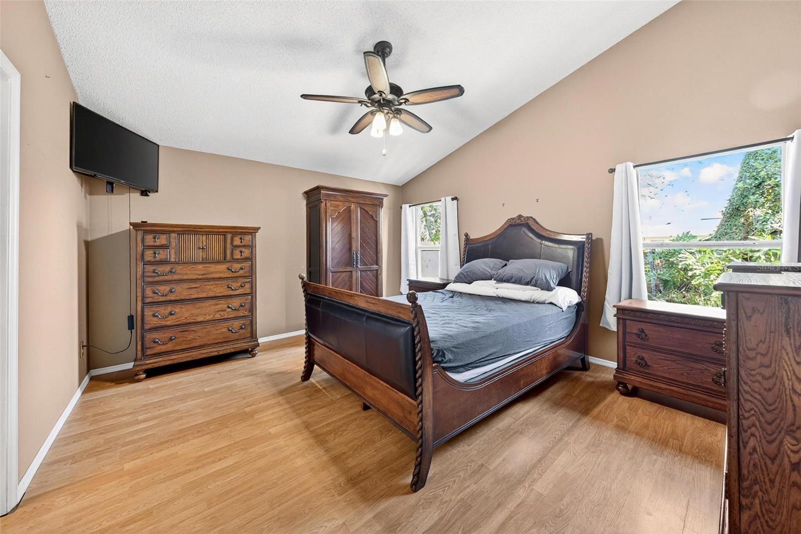 WHISPERING WINDS - Residential