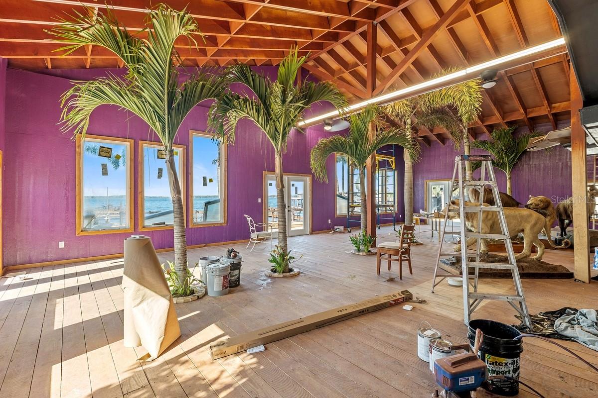 LAKE HAVEN - Commercial Sale