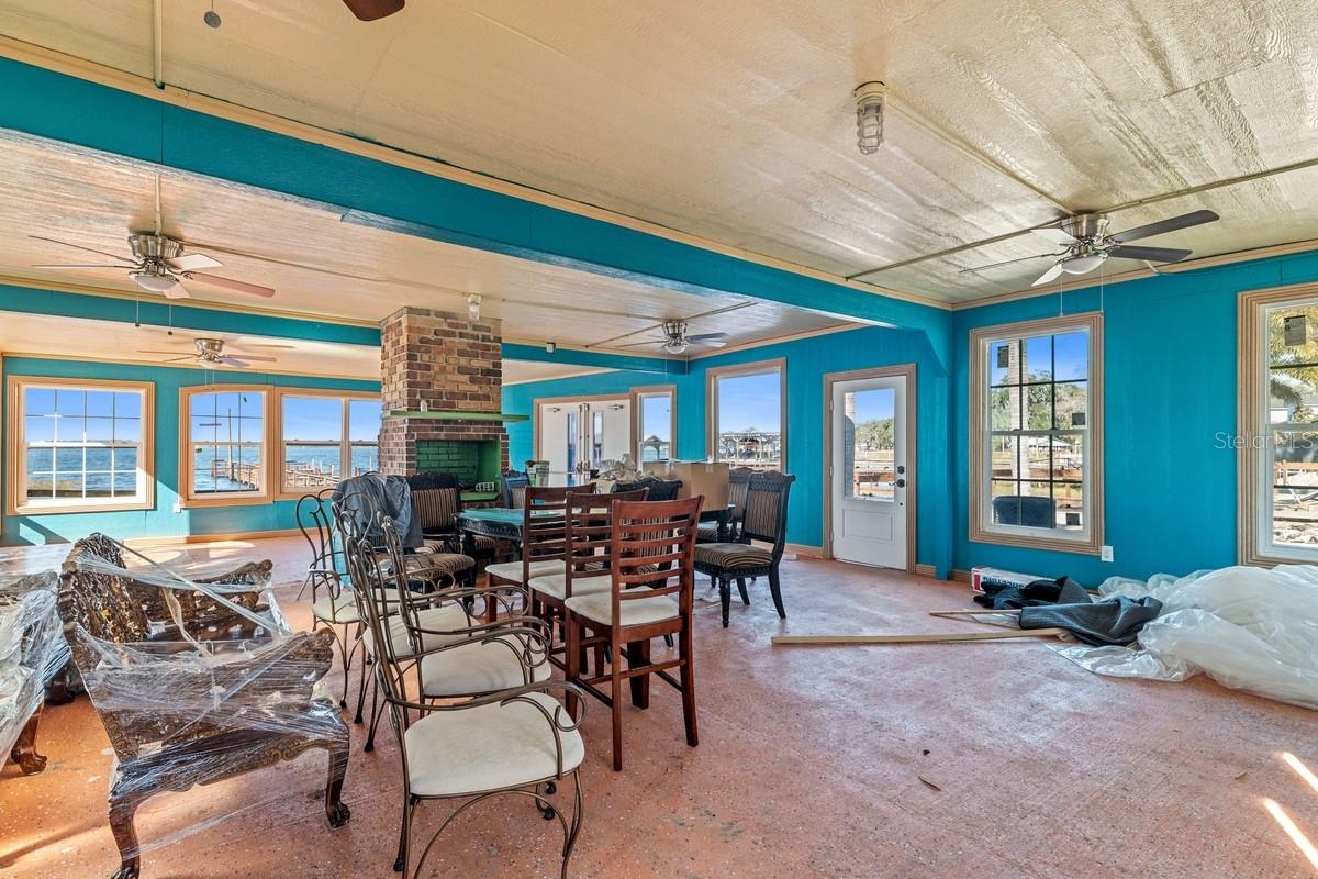 LAKE HAVEN - Commercial Sale