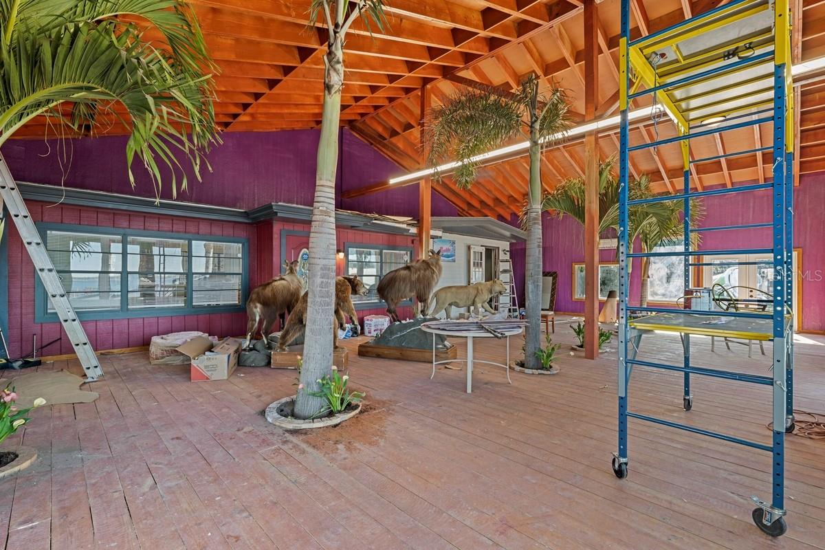 LAKE HAVEN - Commercial Sale