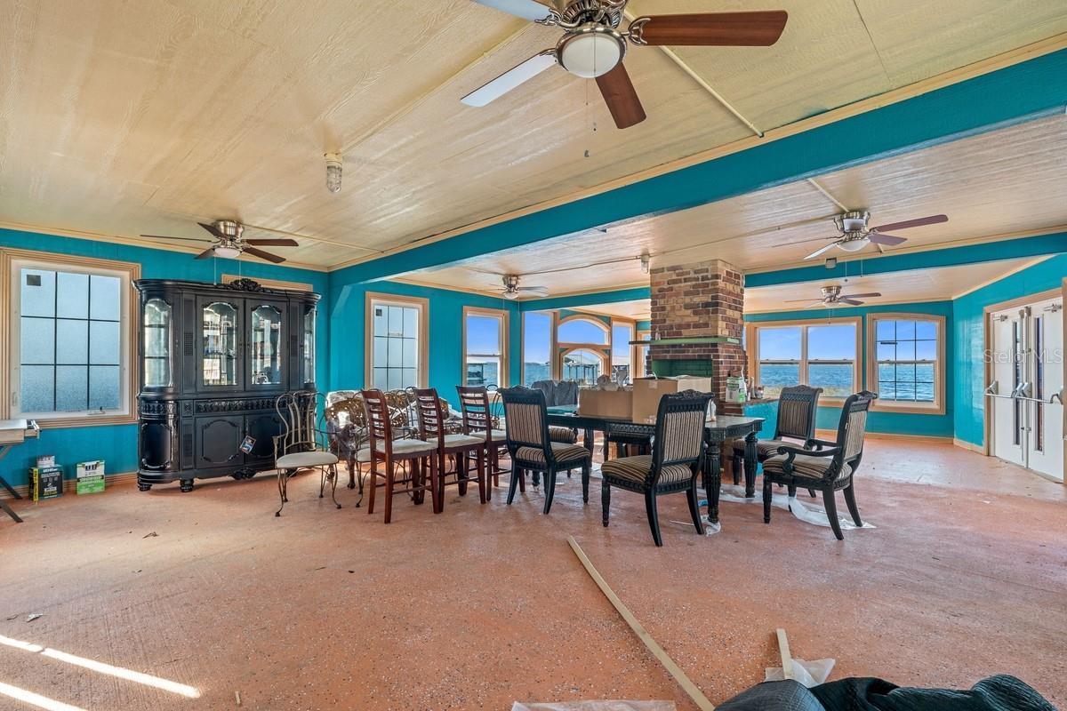 LAKE HAVEN - Commercial Sale