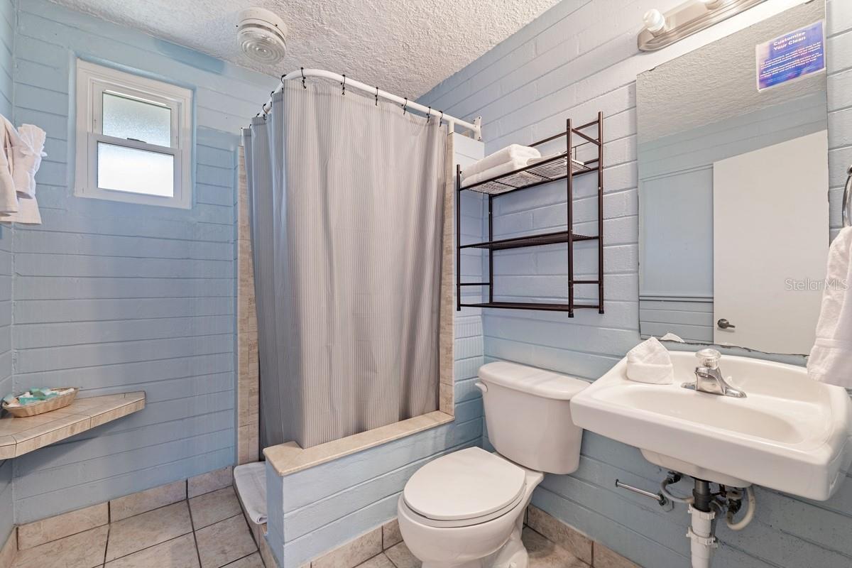 LAKE HAVEN - Commercial Sale