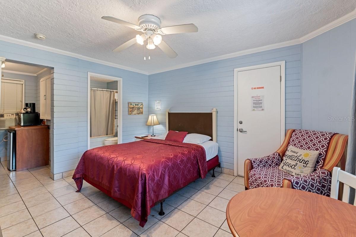 LAKE HAVEN - Commercial Sale