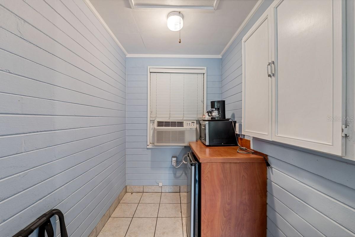 LAKE HAVEN - Commercial Sale