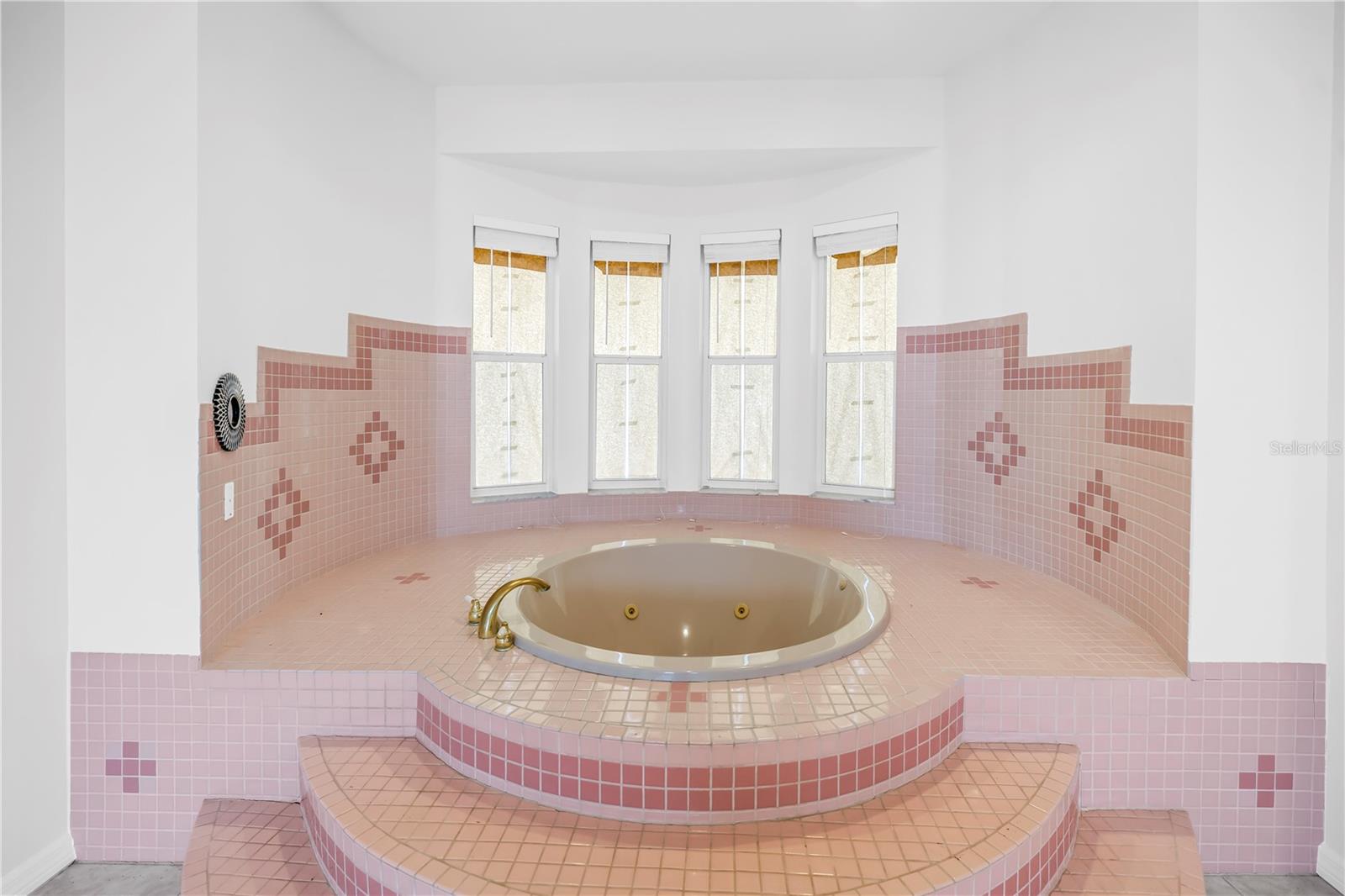 TIERRA VERDE UNIT 1 4TH REP - Residential