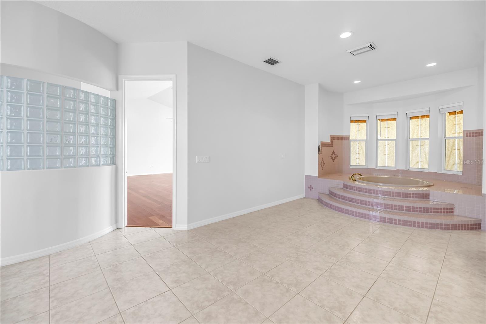 TIERRA VERDE UNIT 1 4TH REP - Residential