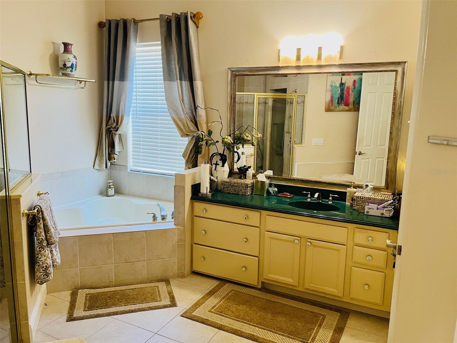 CASCADES OF GROVELAND (TRILOGY) - Residential