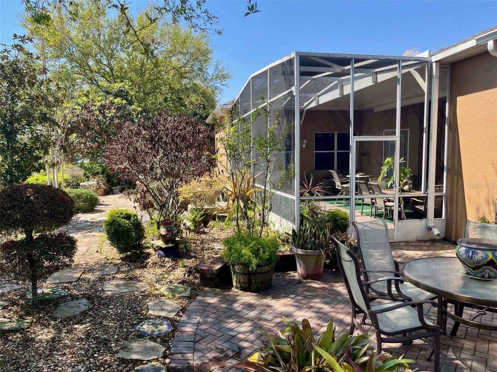 CASCADES OF GROVELAND (TRILOGY) - Residential