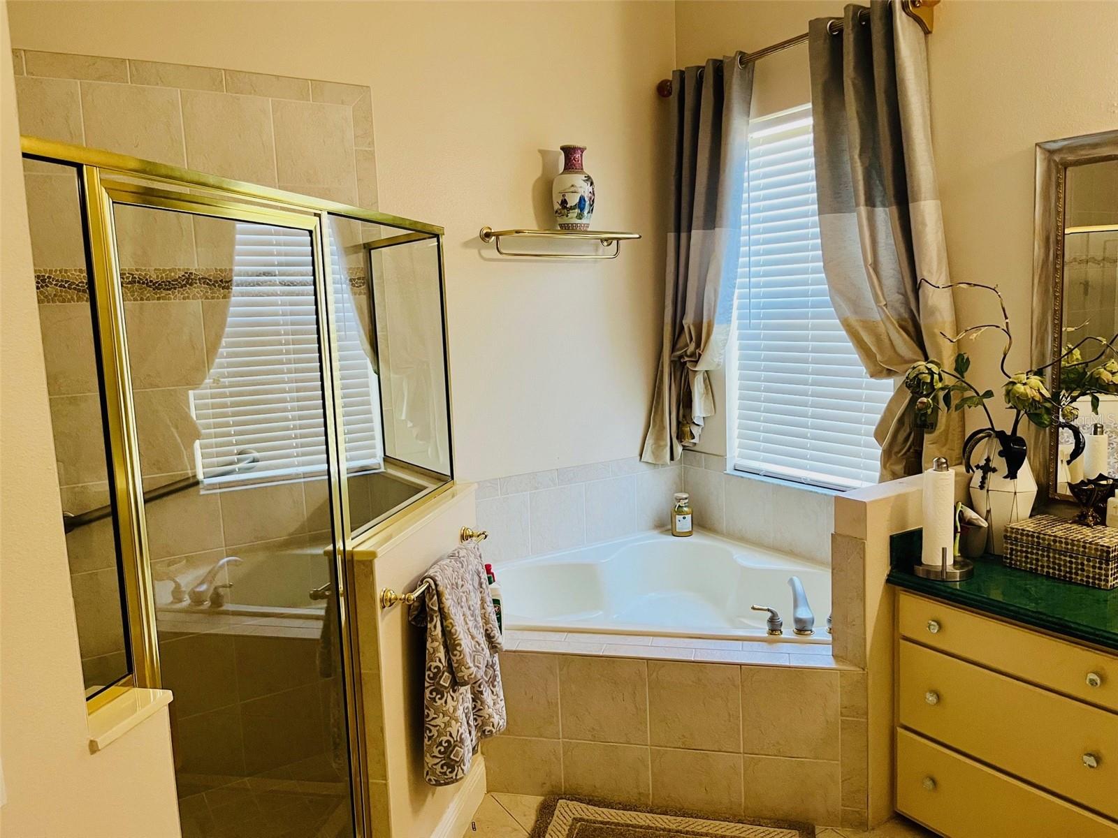 CASCADES OF GROVELAND (TRILOGY) - Residential