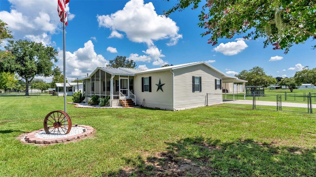 Photo of 332 Cesara Drive, Mulberry, FL 33860 (MLS # P4939714)