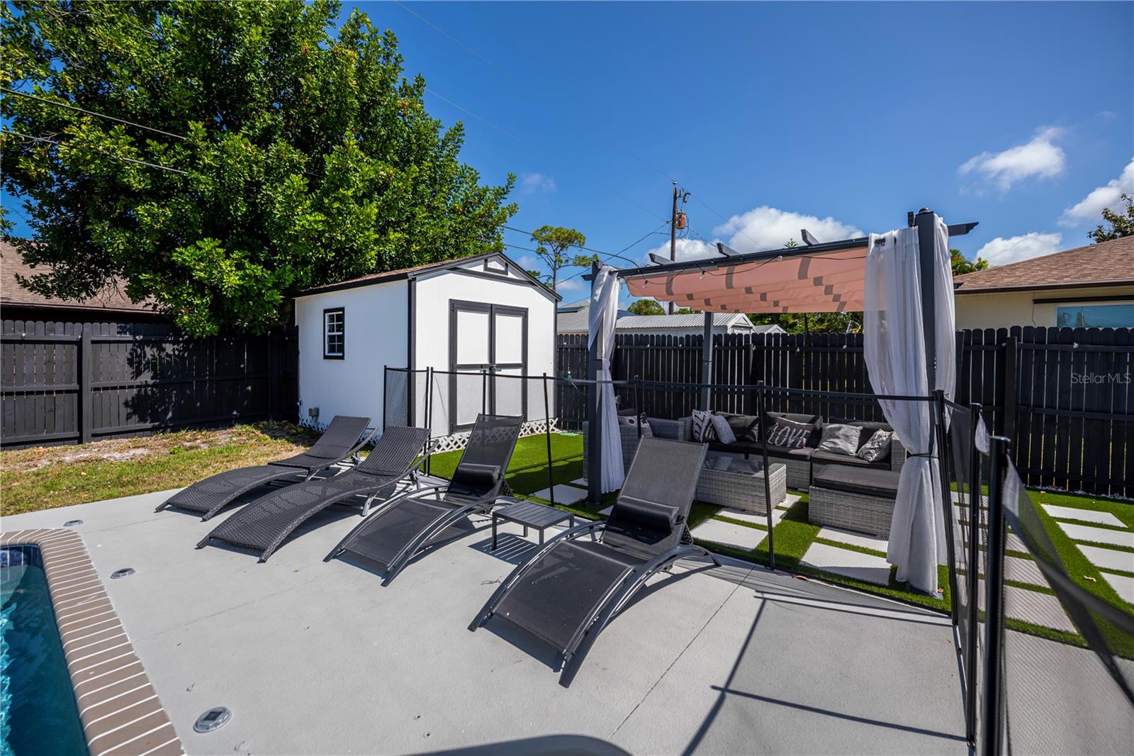 SOUTH VENICE - Residential