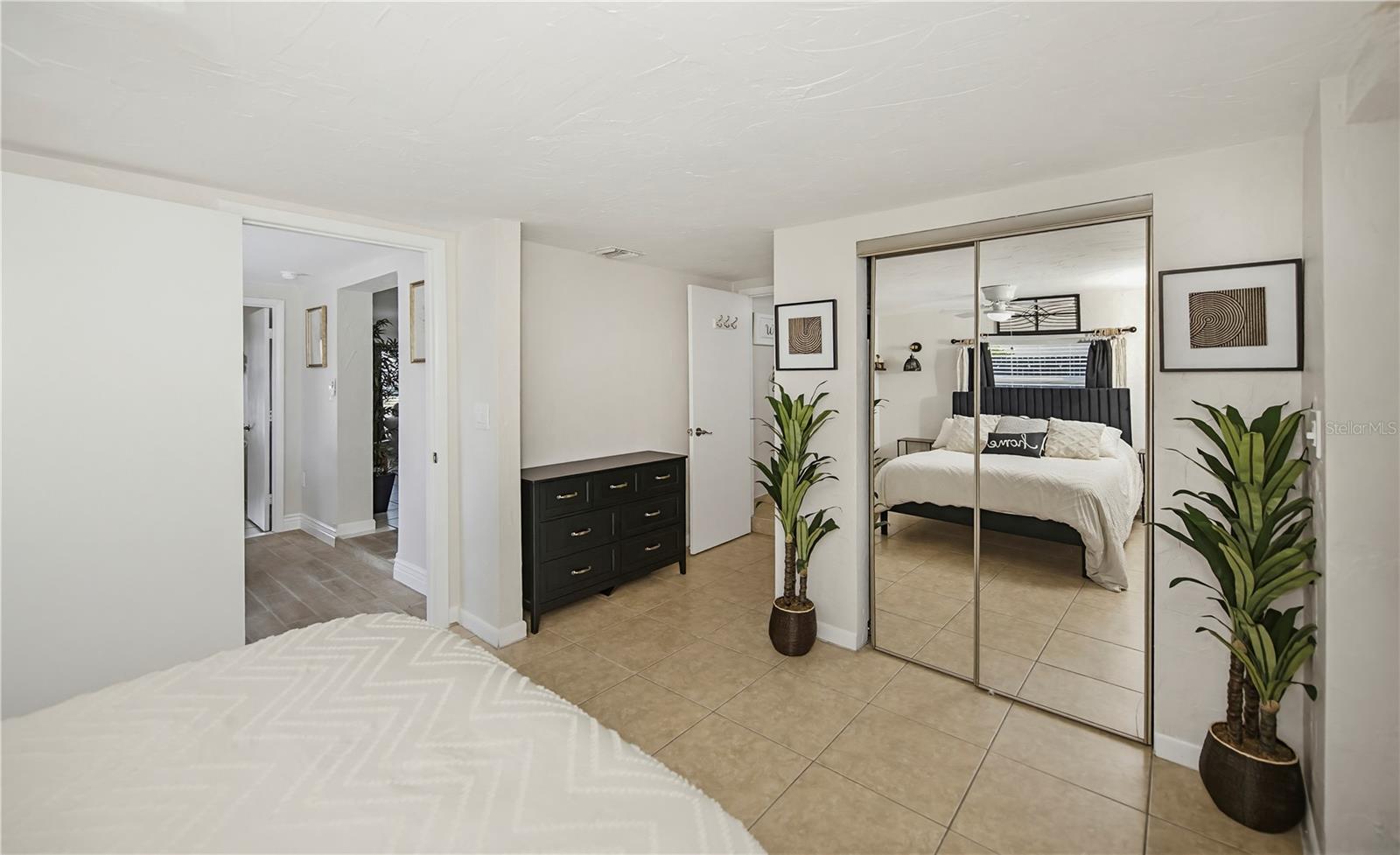 SOUTH VENICE - Residential