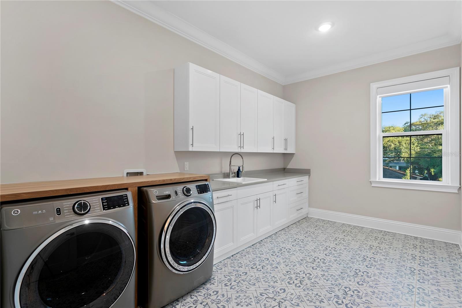 AZEELE PARK - Residential