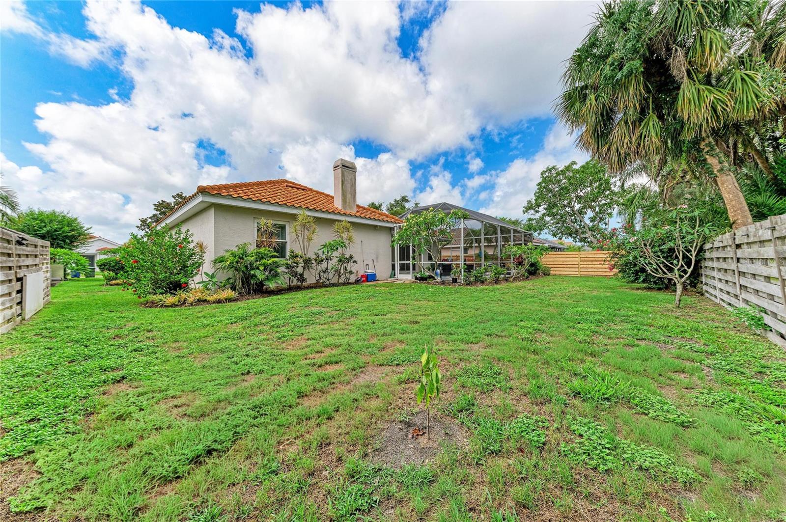 MCINTOSH LAKE - Residential