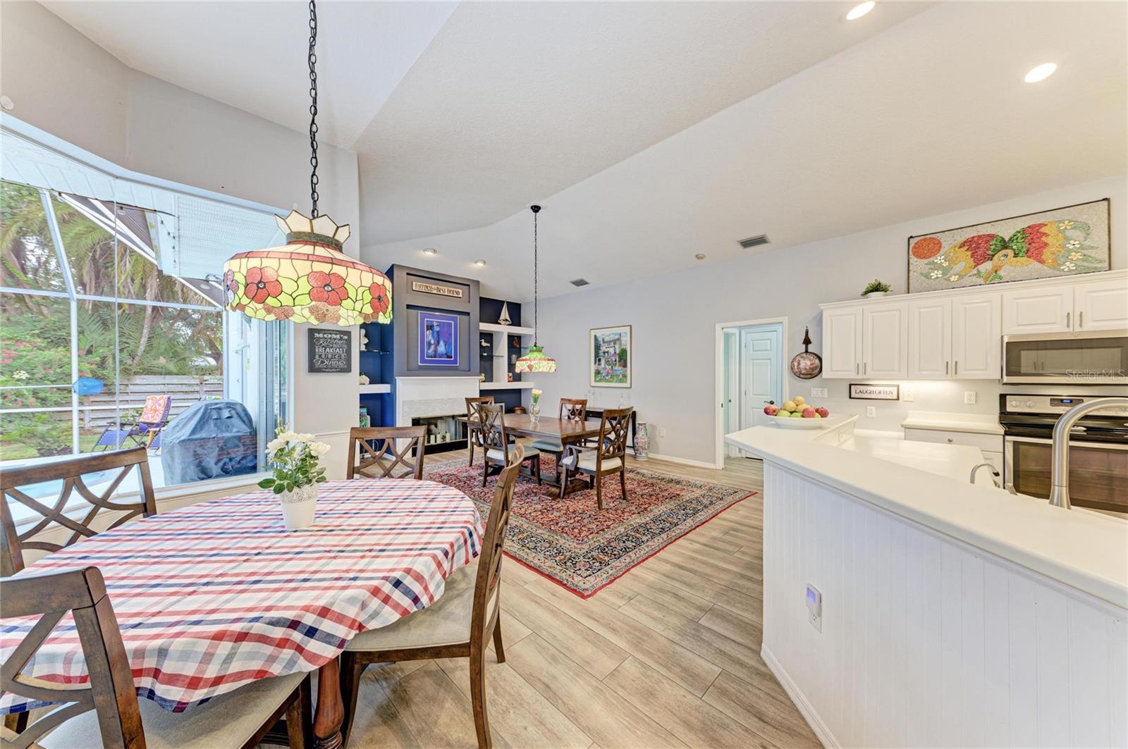 MCINTOSH LAKE - Residential