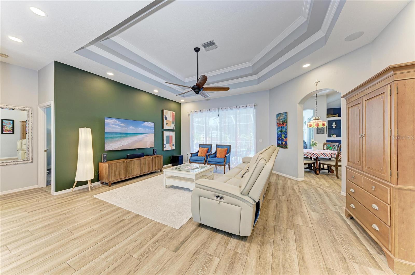 MCINTOSH LAKE - Residential