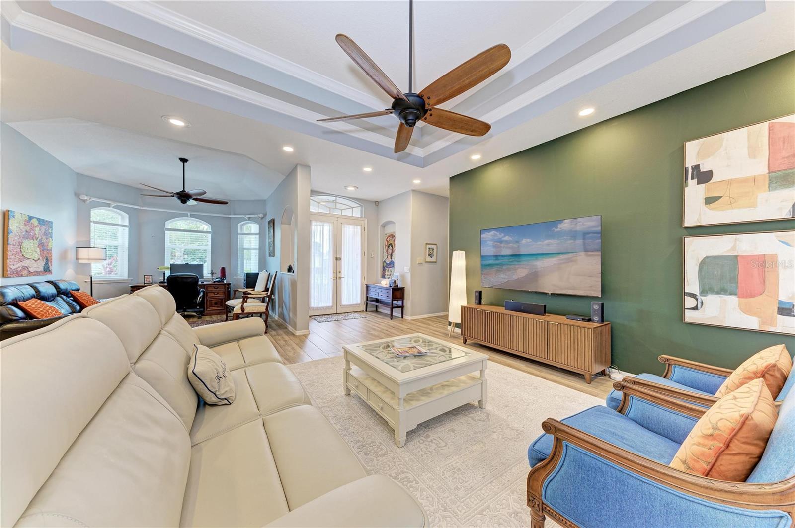 MCINTOSH LAKE - Residential