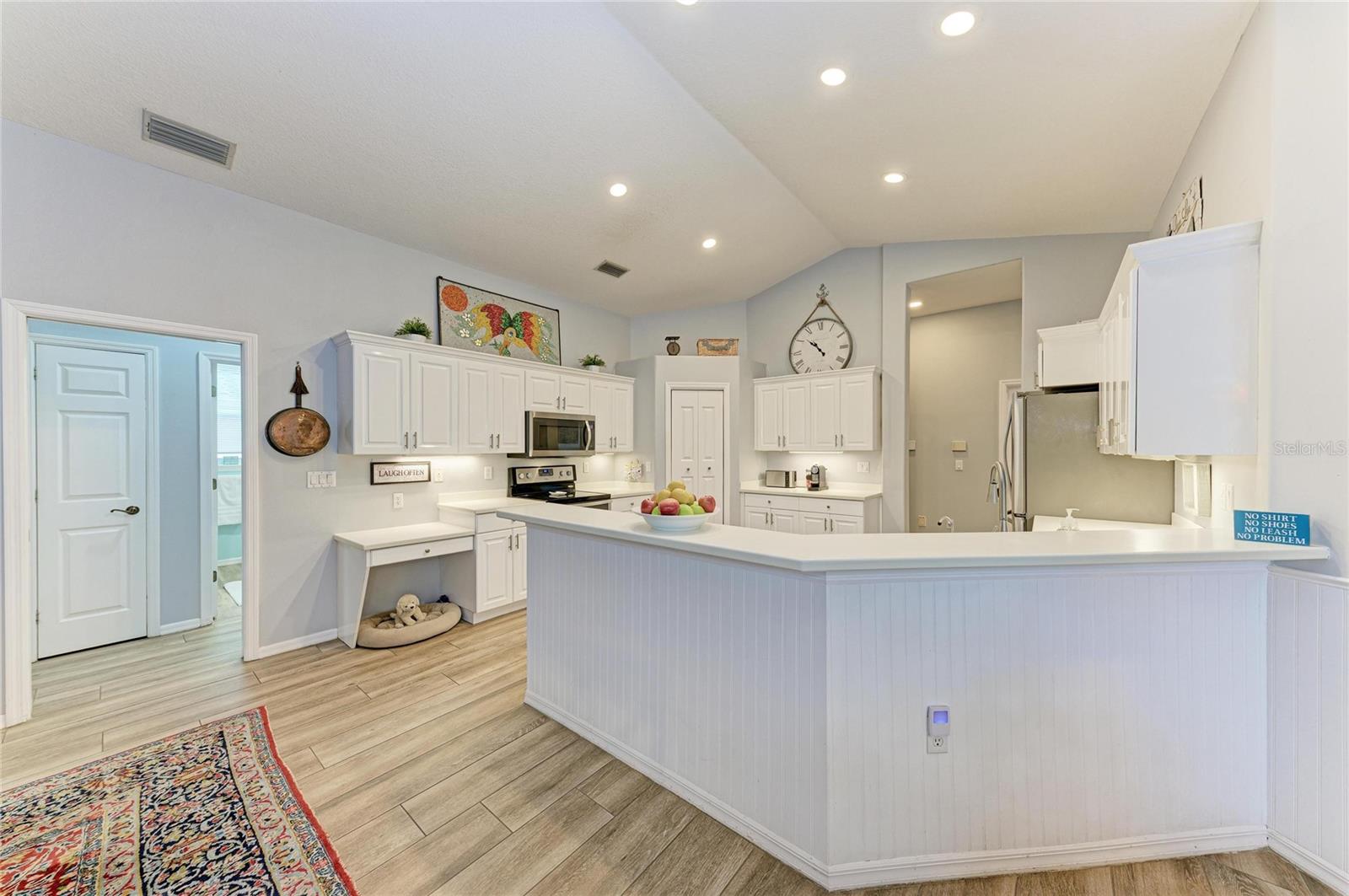 MCINTOSH LAKE - Residential
