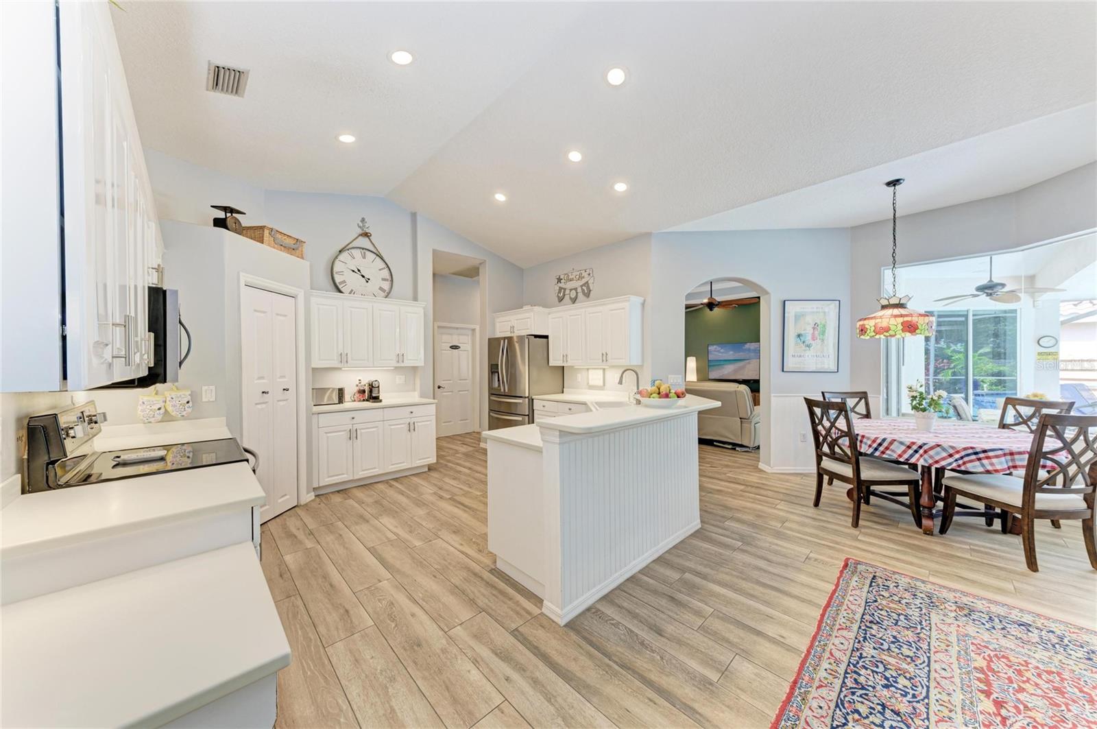 MCINTOSH LAKE - Residential
