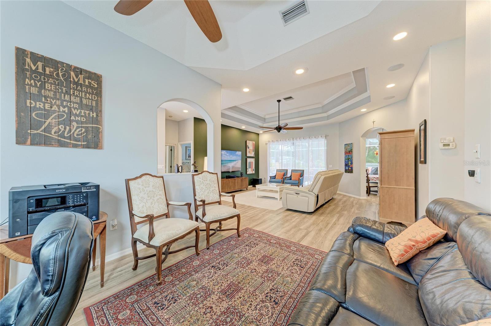 MCINTOSH LAKE - Residential