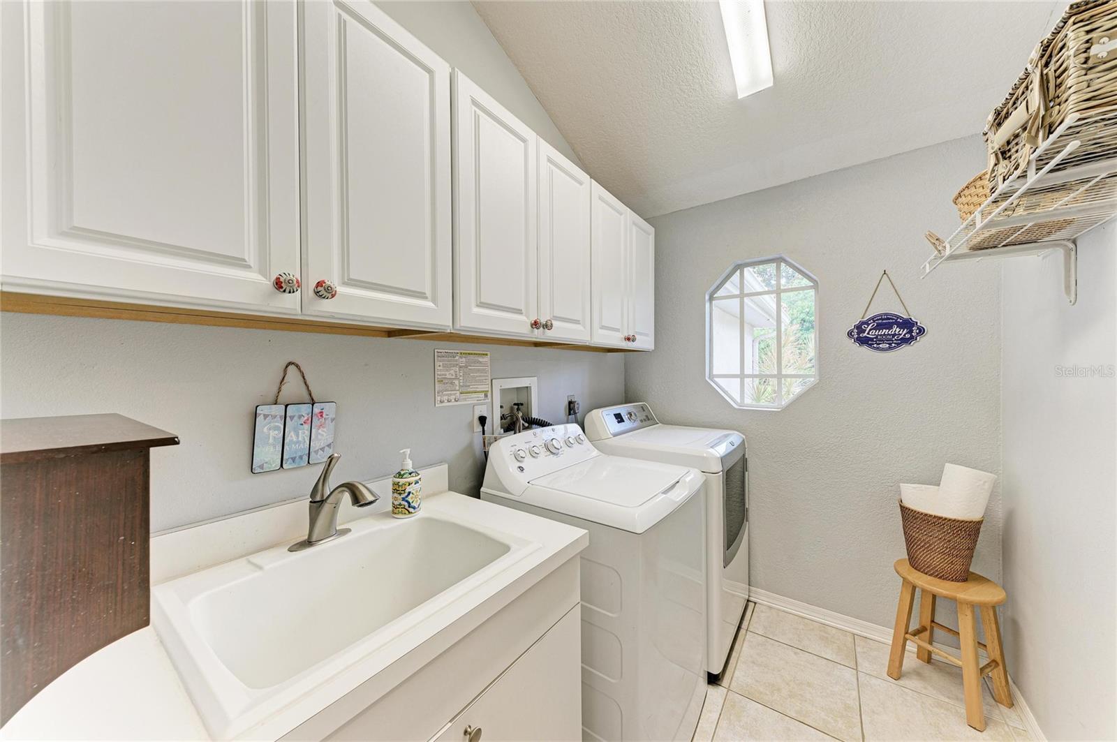 MCINTOSH LAKE - Residential