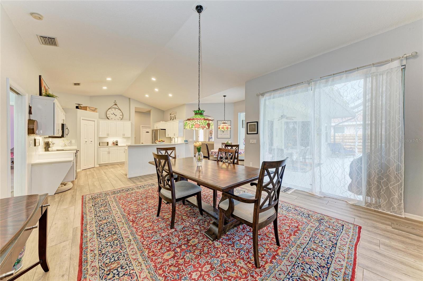 MCINTOSH LAKE - Residential