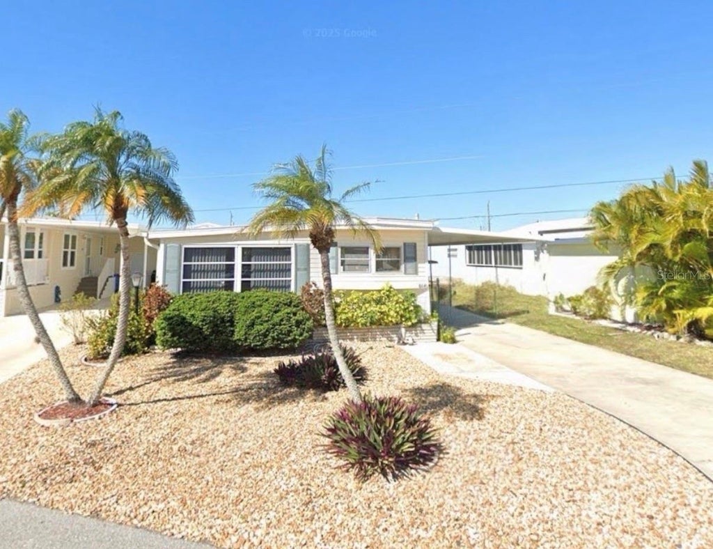 Photo of 864 S Green Circle, Venice, FL 34285 (MLS # N6146153)