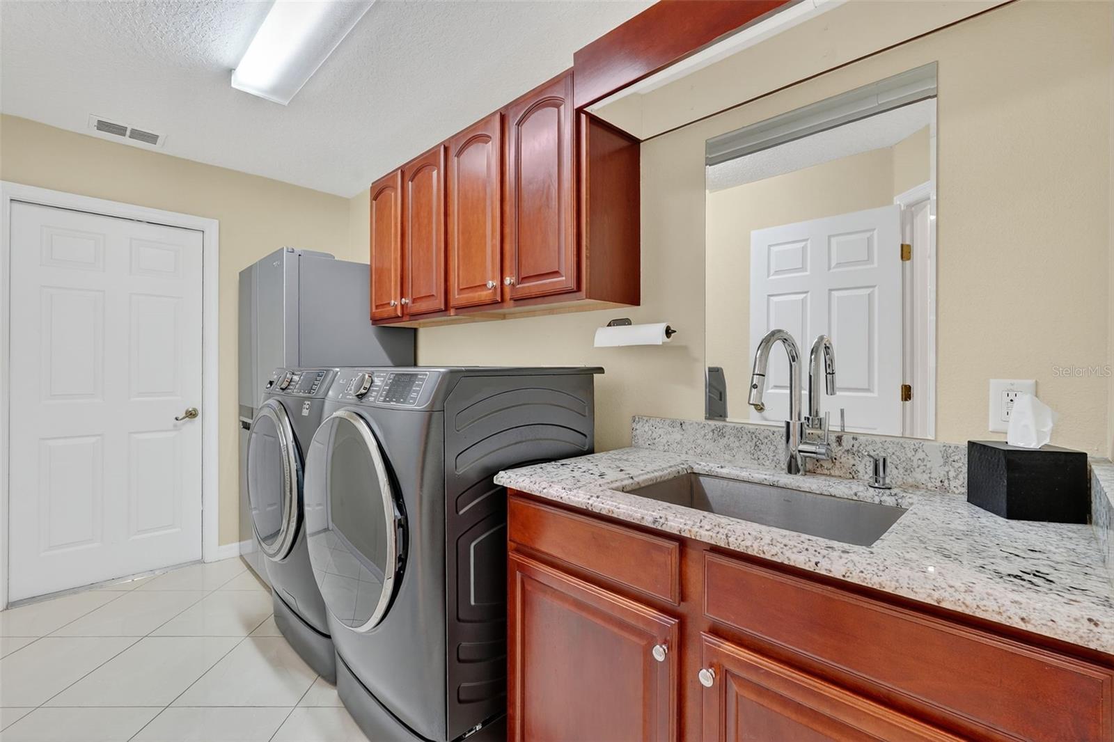 HAMPTON HILLS - Residential