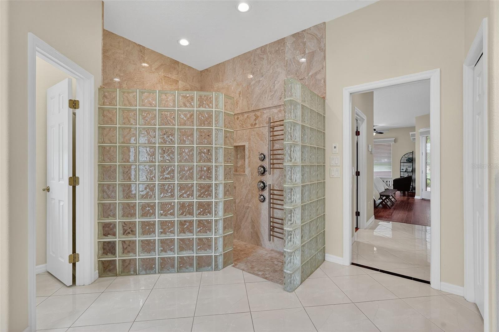 HAMPTON HILLS - Residential