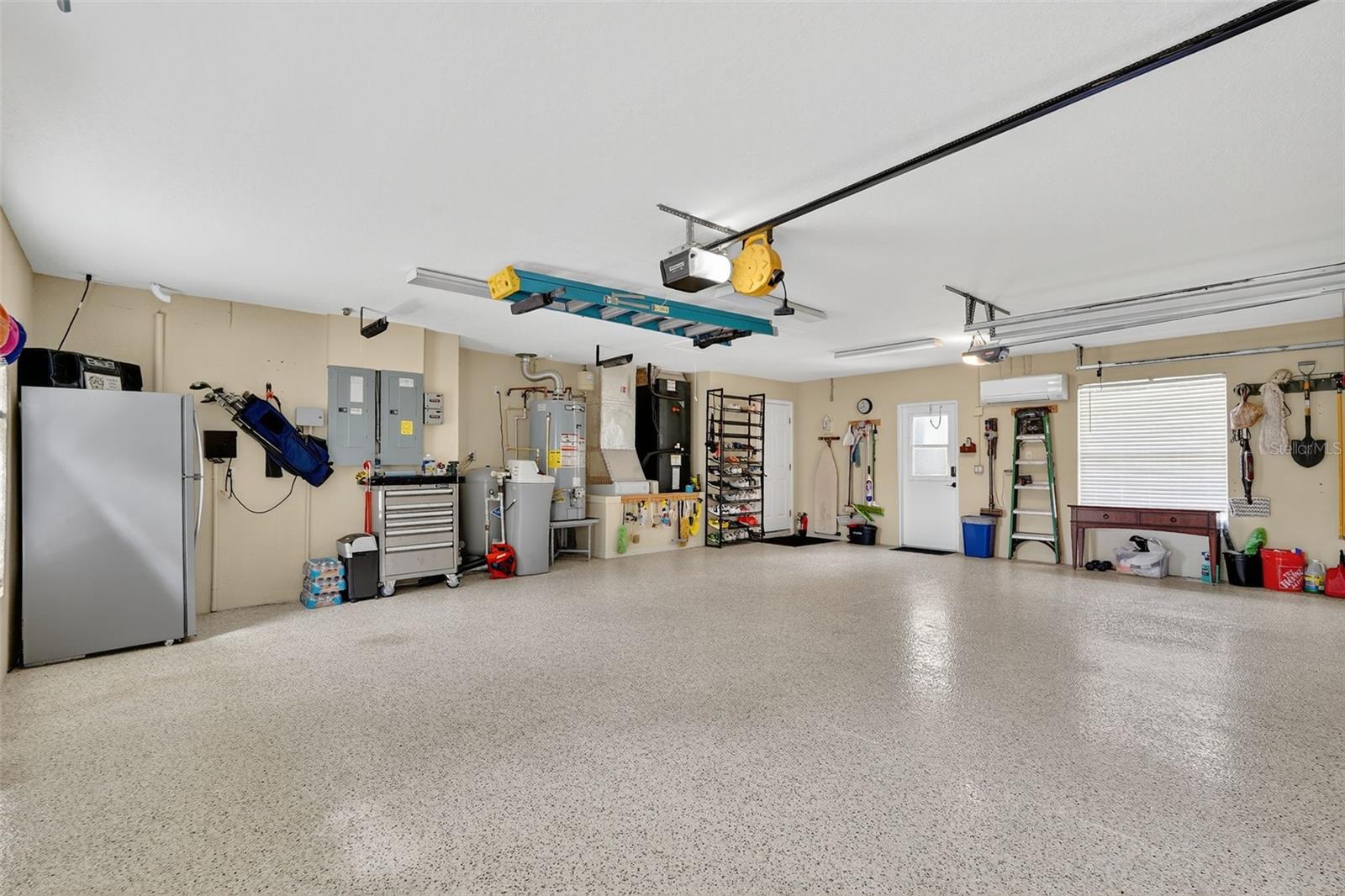 HAMPTON HILLS - Residential