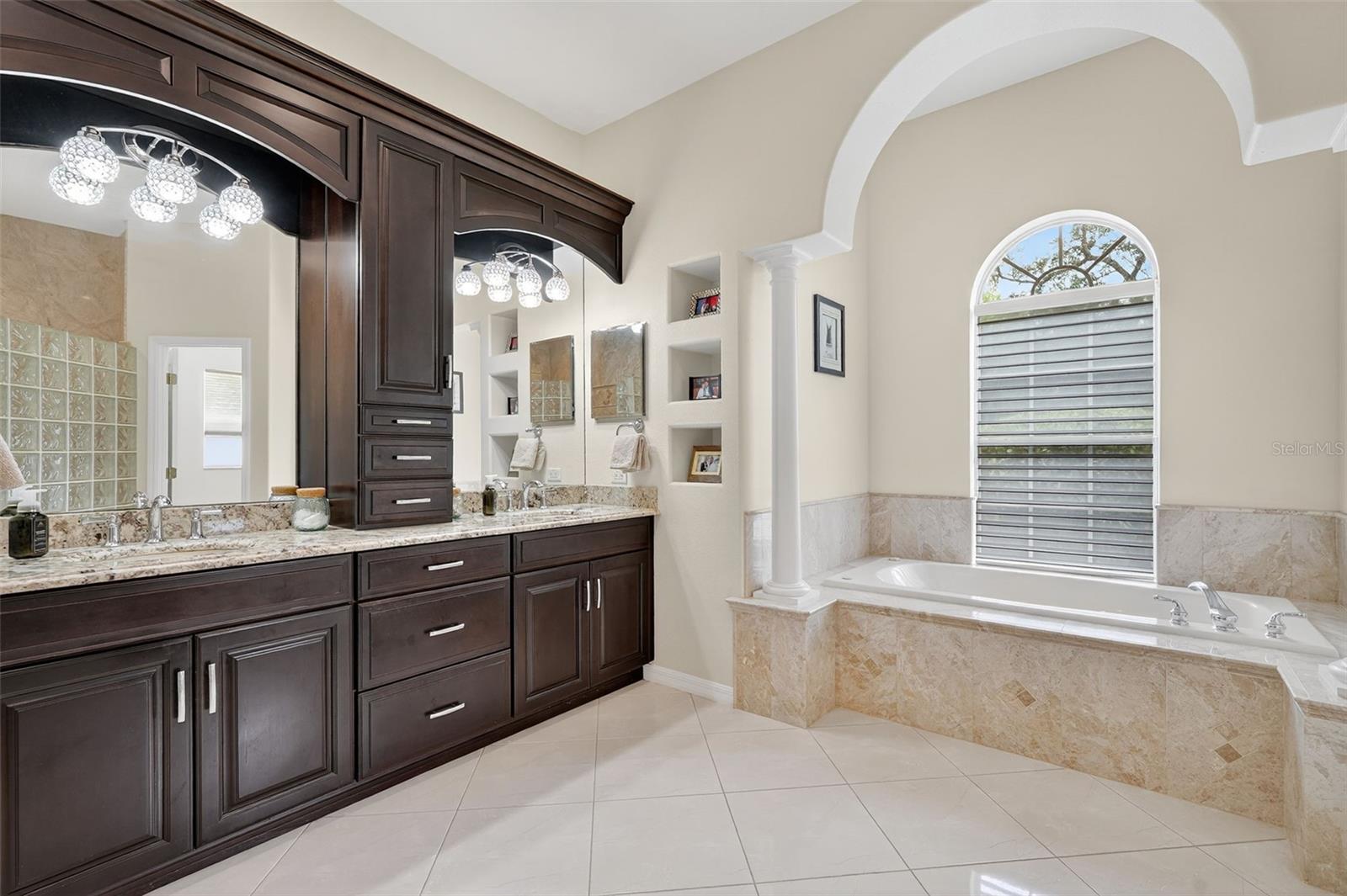 HAMPTON HILLS - Residential