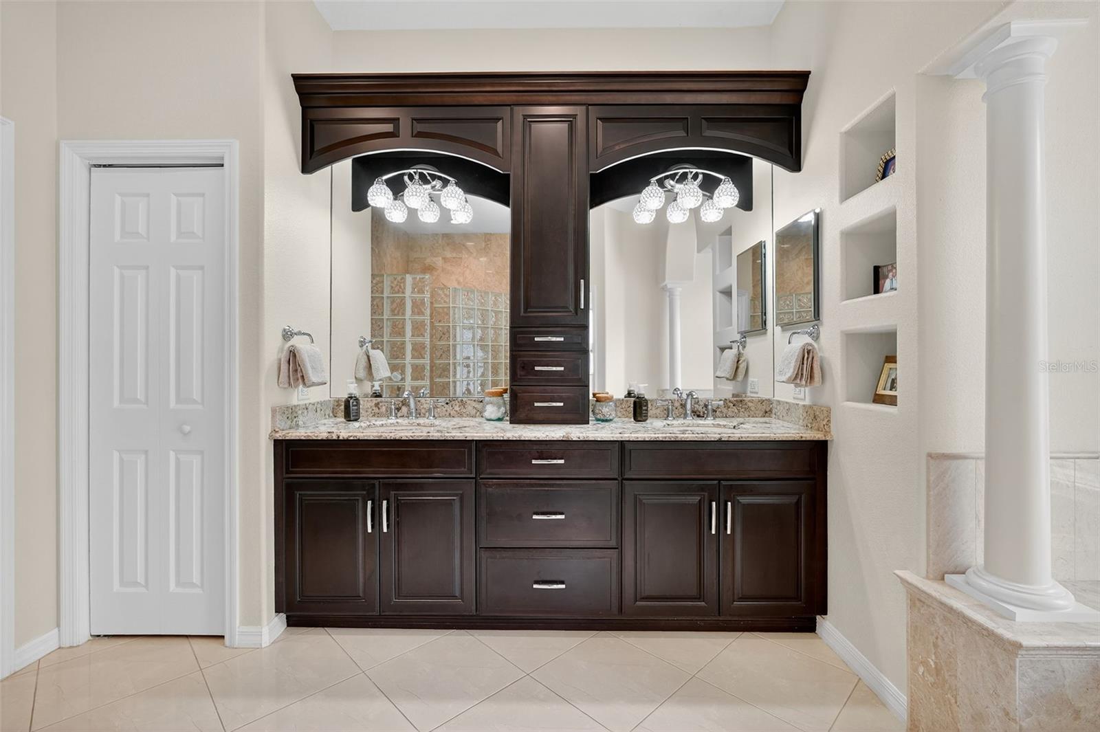 HAMPTON HILLS - Residential