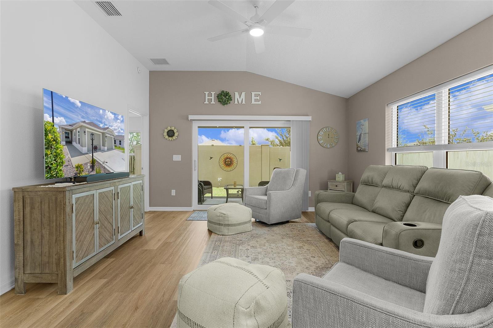 VILLAGES/SOUTHERN OAKS UN 213 - Residential