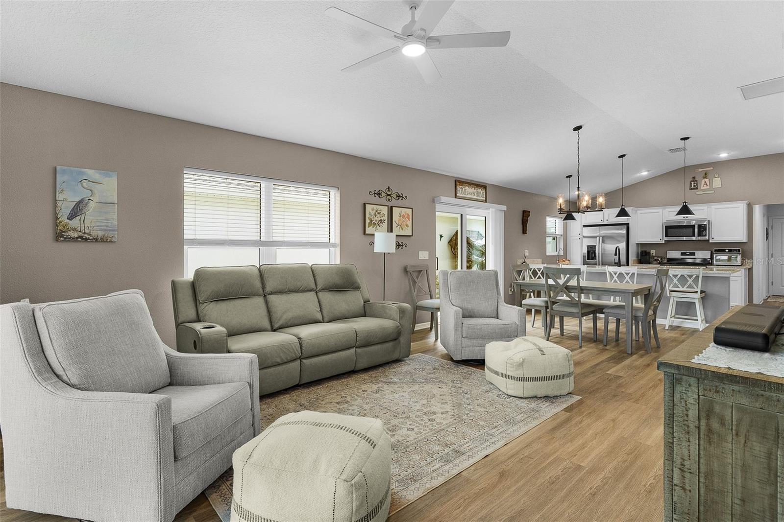 VILLAGES/SOUTHERN OAKS UN 213 - Residential