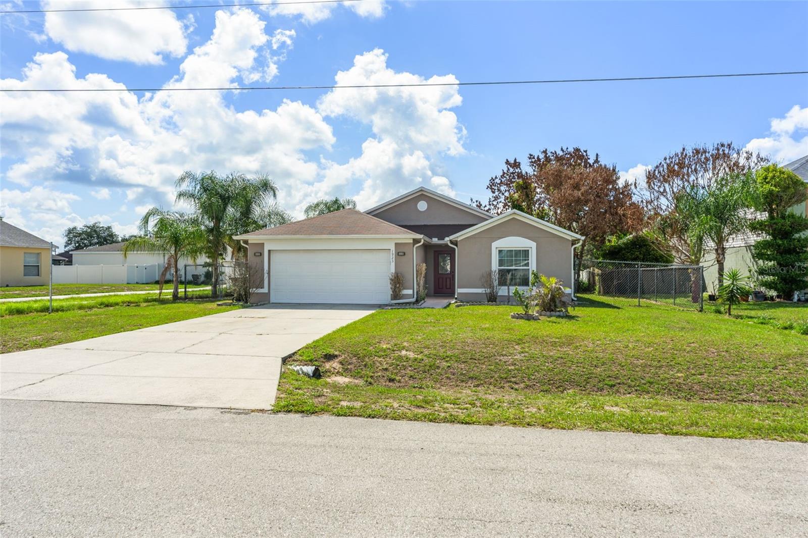 1923 MANATEE DRIVE