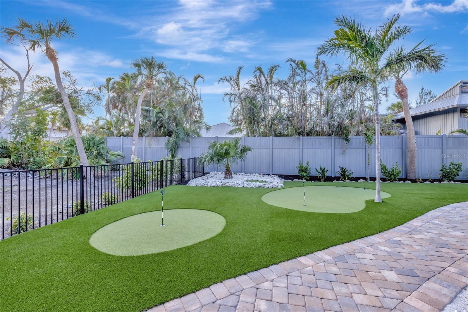 SANDY HOOK - Residential