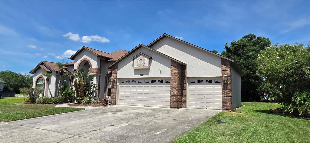 Photo of 3904 Hidden Spring Place, Valrico, FL 33596 (MLS # L4961713)
