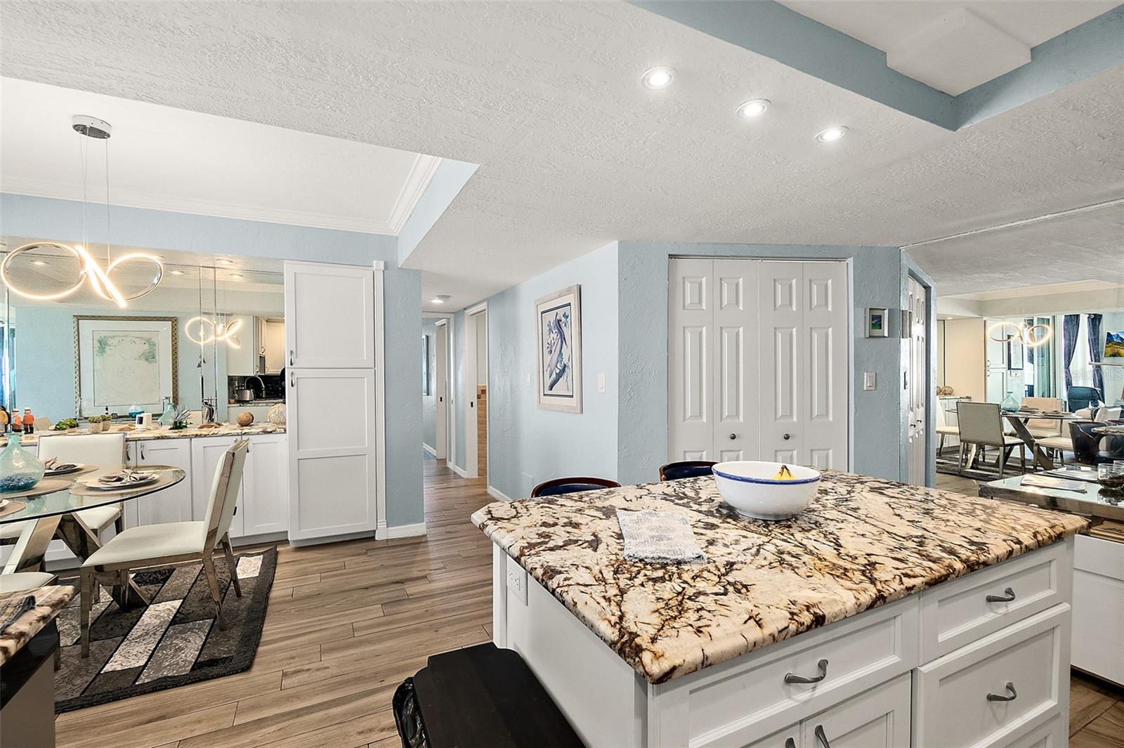 OCEANS SEVEN - Residential