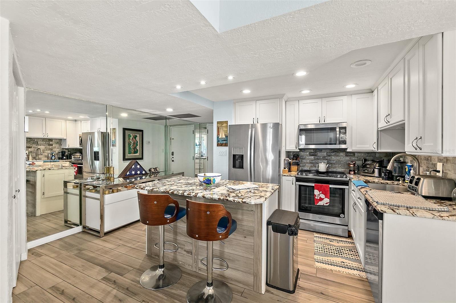 OCEANS SEVEN - Residential