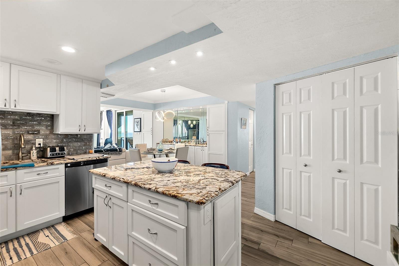 OCEANS SEVEN - Residential