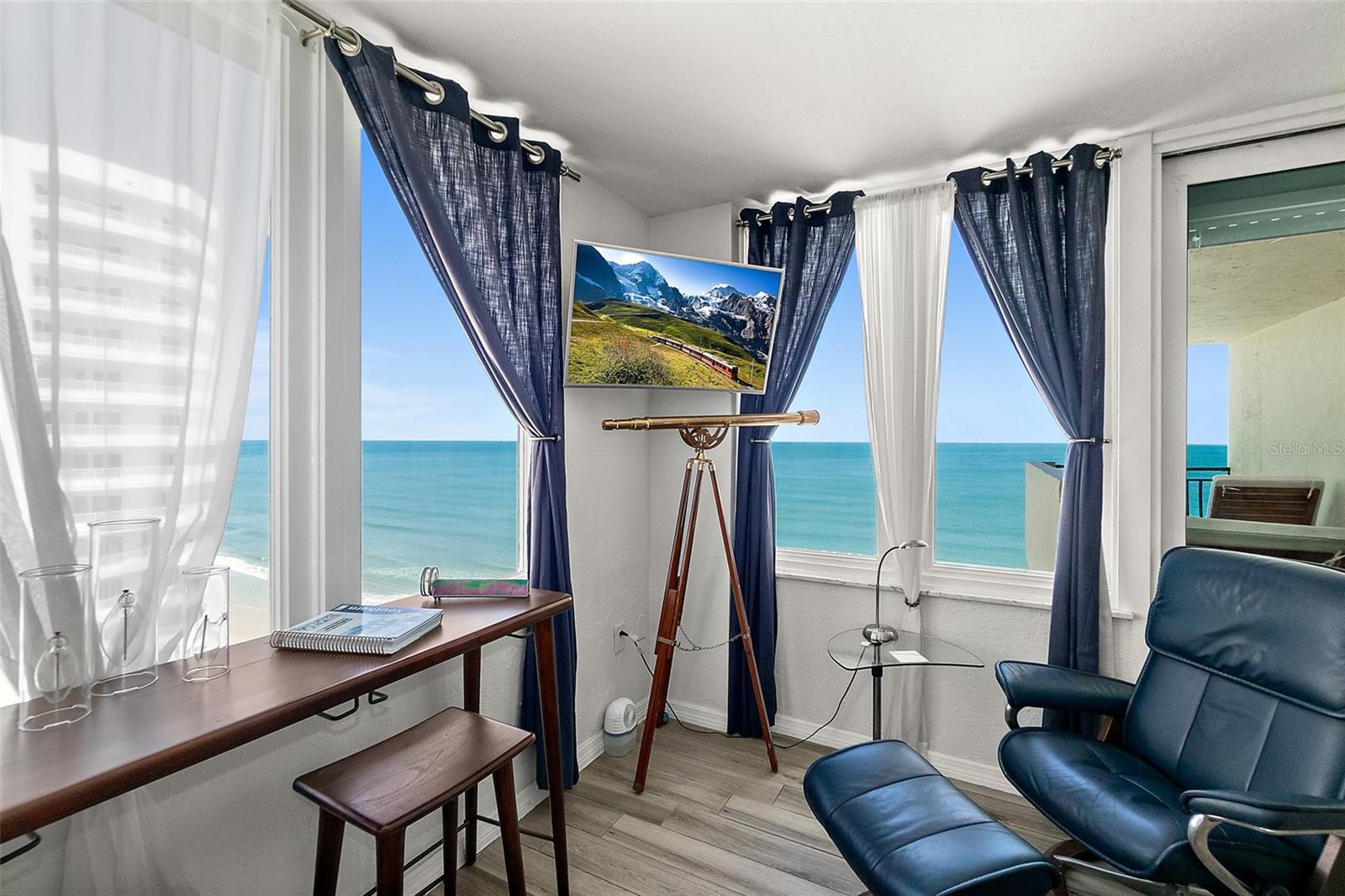 OCEANS SEVEN - Residential