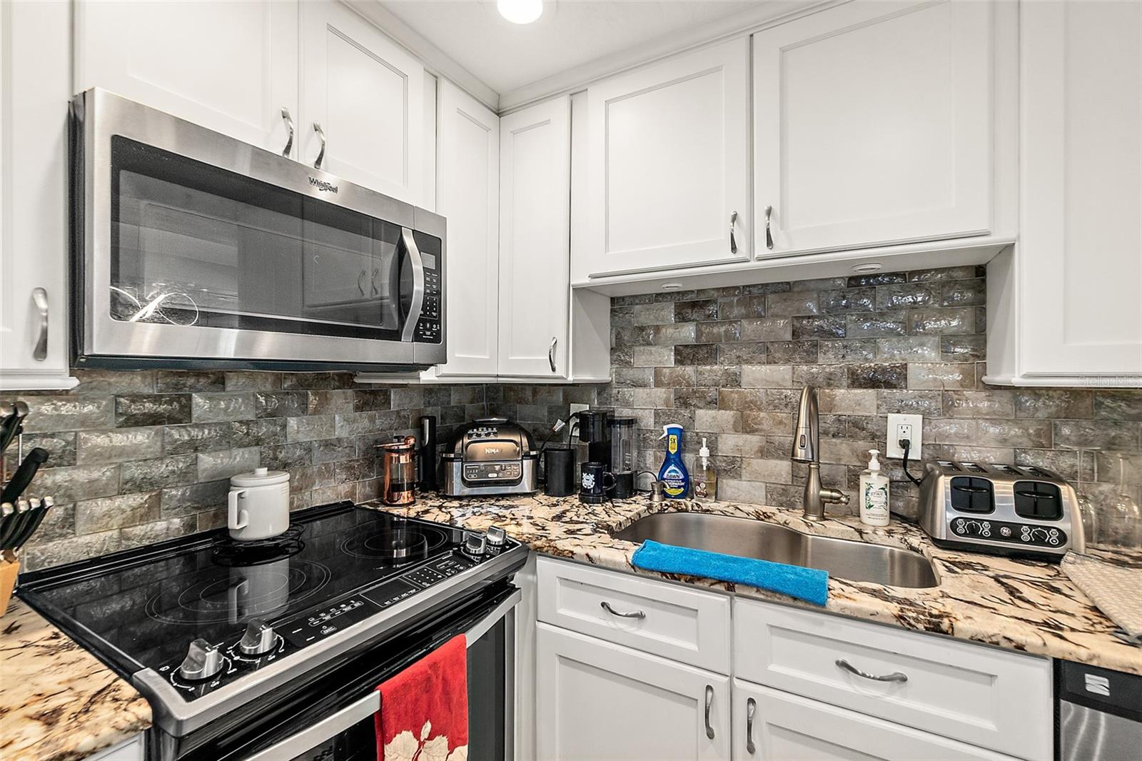 OCEANS SEVEN - Residential