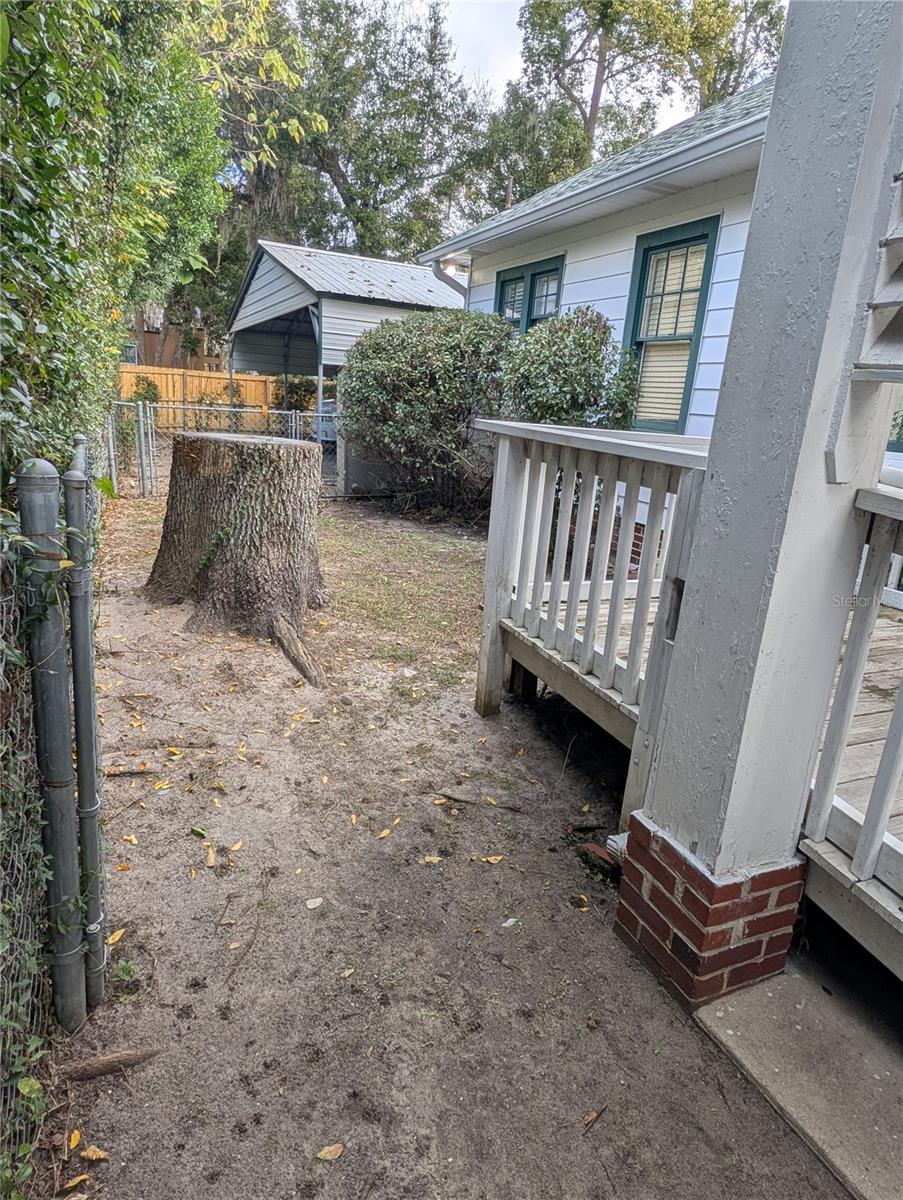 1427 E FORT KING STREET